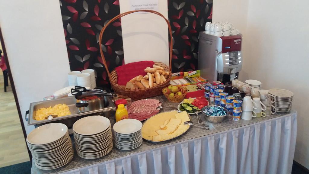 Hotel Pyramida Μπρνο Εξωτερικό φωτογραφία