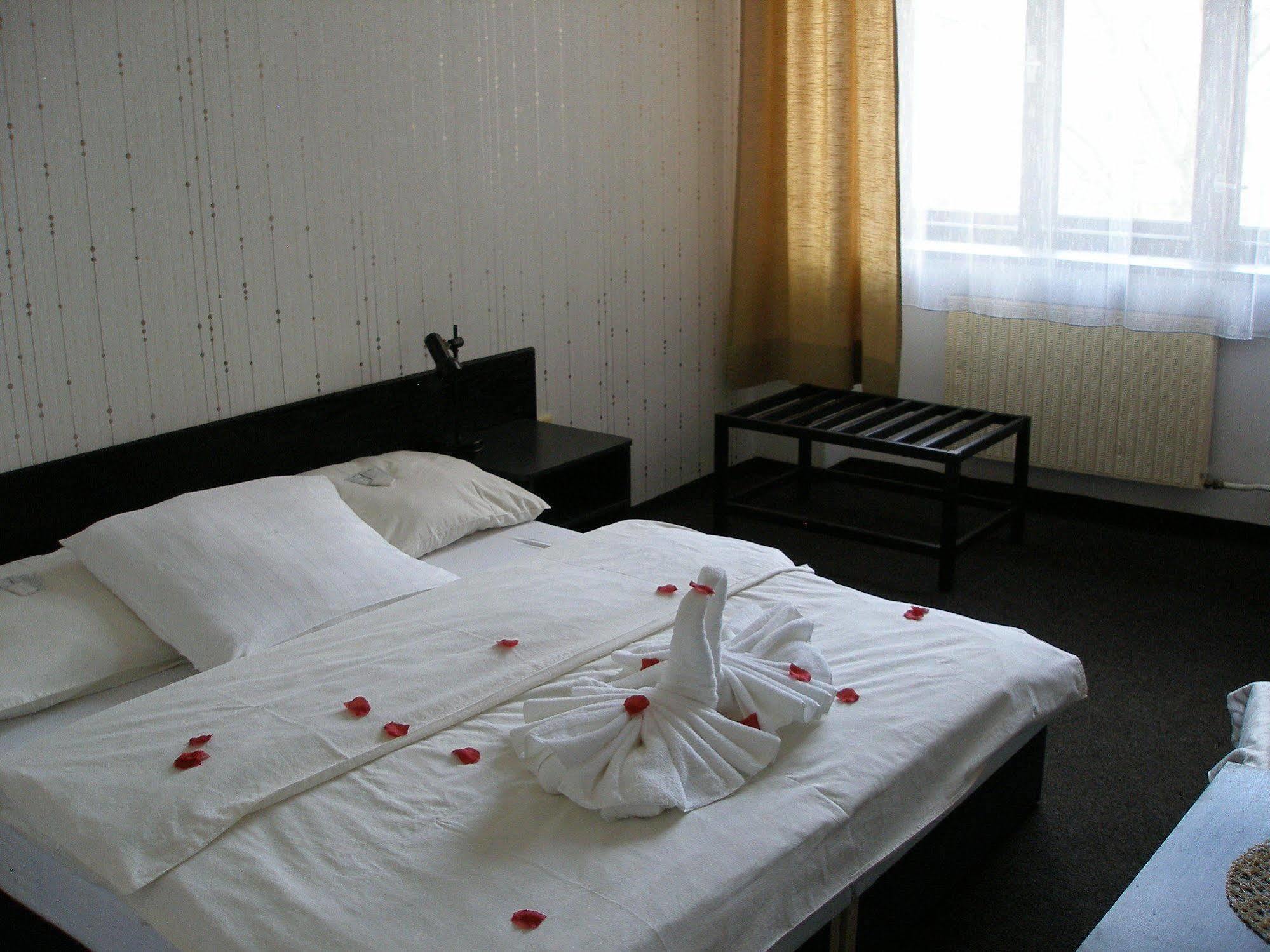Hotel Pyramida Μπρνο Εξωτερικό φωτογραφία